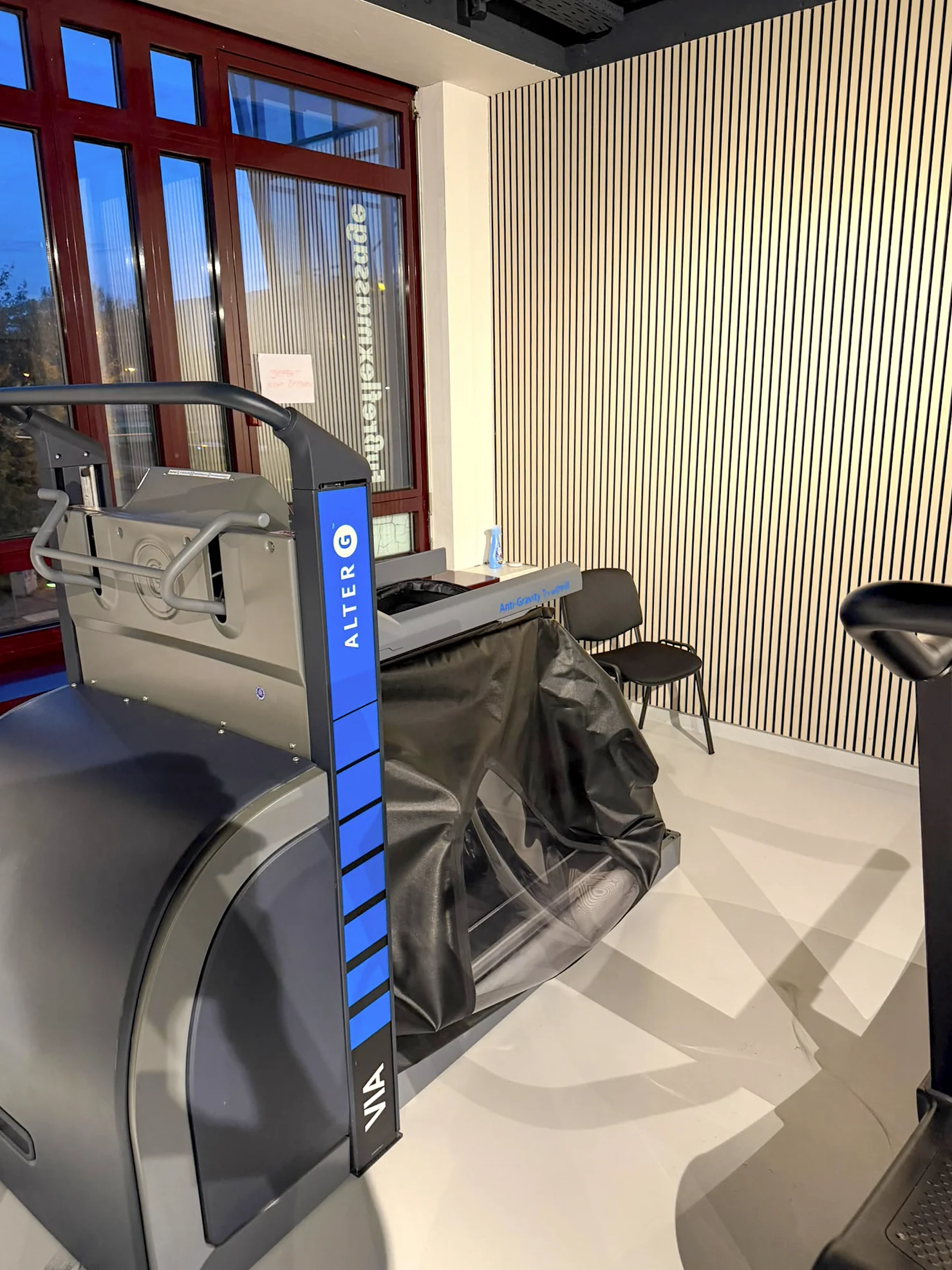 AlterG-Laufband im Trainingsbereich in der Sport-REHA Berlin