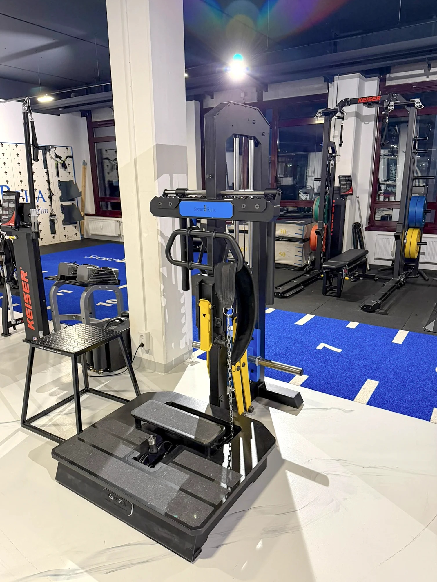 Trainingsgerät am Kraftbereich in der Sport-REHA Berlin